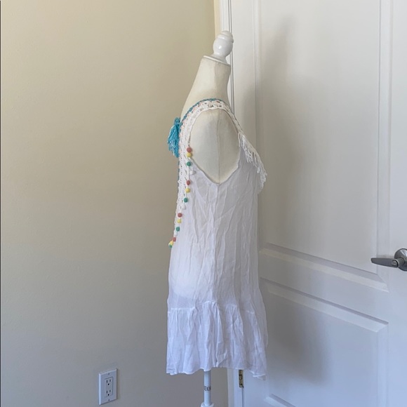 NWT Cupshe WHITE COVER UP WITH PASTEL POM POMS - Picture 5 of 8
